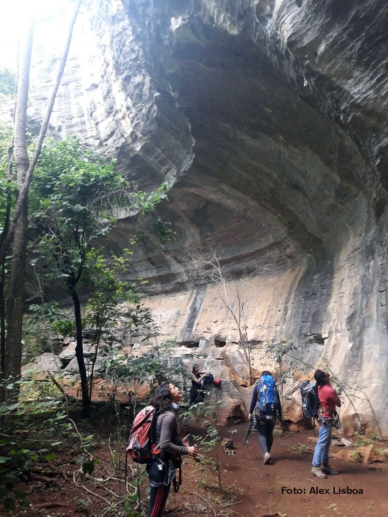 Gruta do Baú: beleza e diversidade de espeleotemas na região de