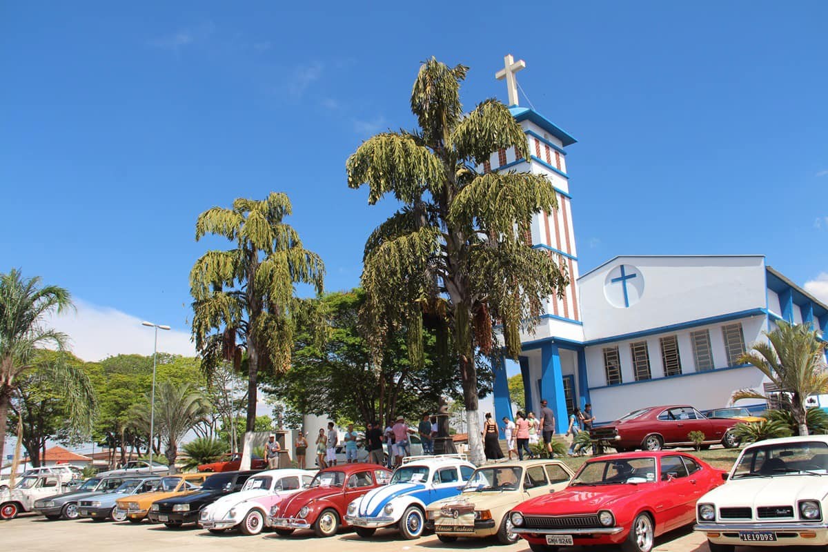 Sábado tem encontro de carros antigos em Betim