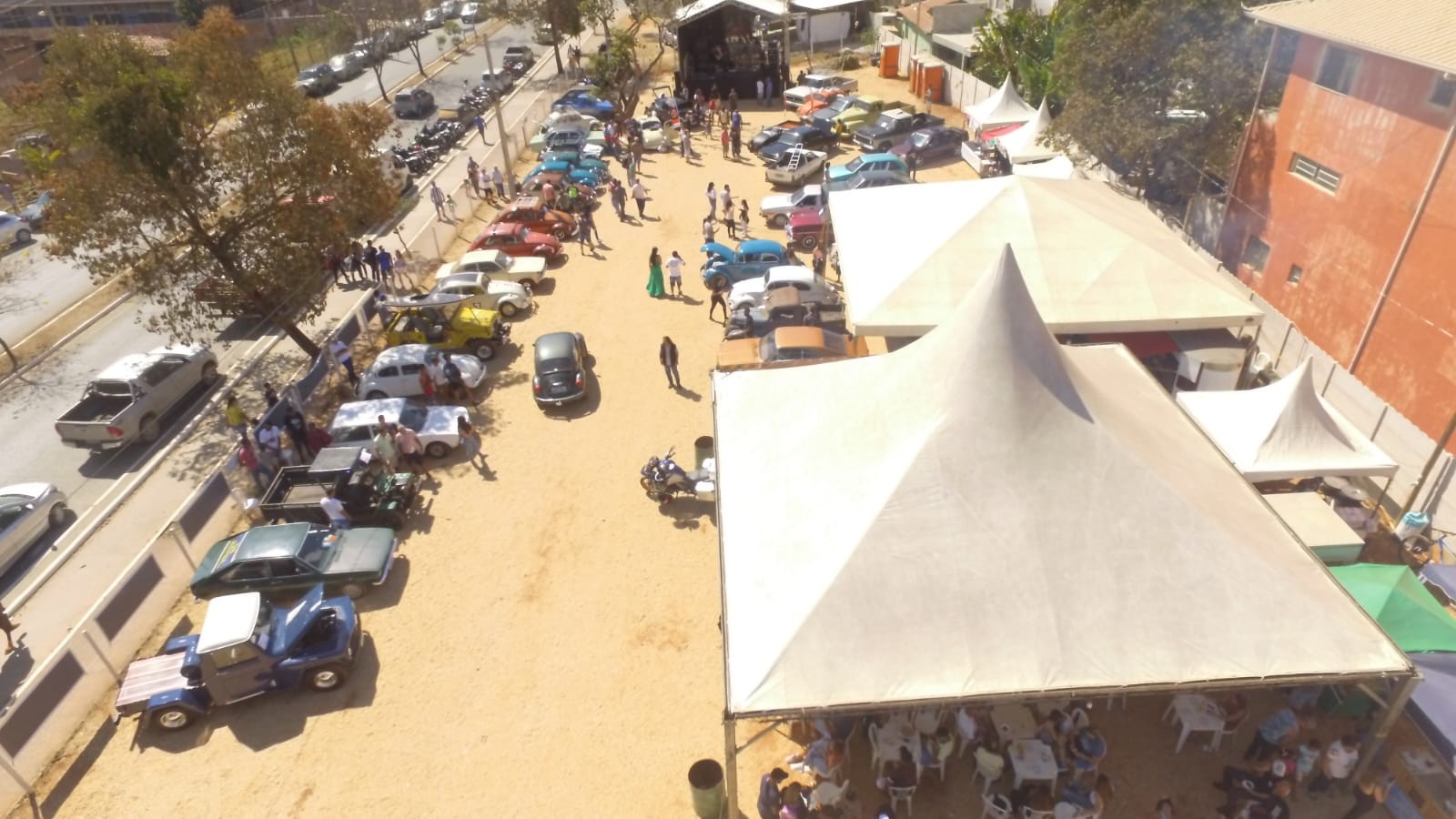 Sábado tem encontro de carros antigos em Betim