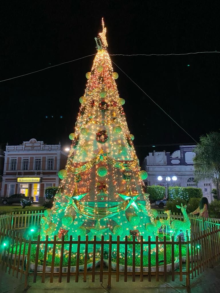 Feliz Natal e um prospero Ano Novo com as Cachaças Dom CabraL